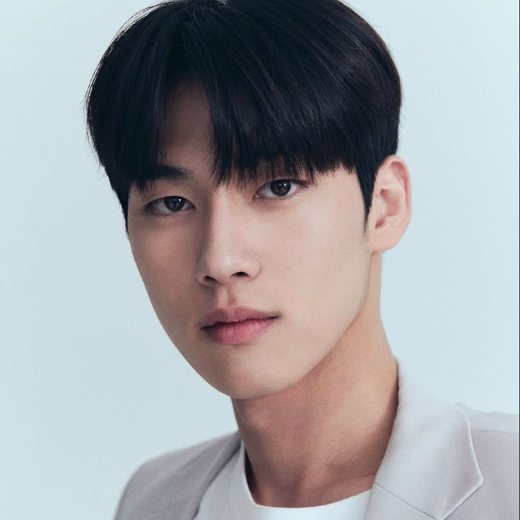 Behind-the-scenes cut of Hong Mingi