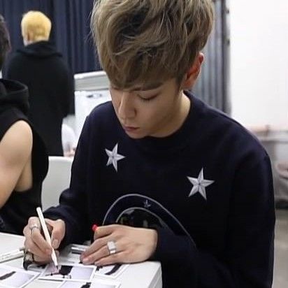 A moment captured by a fan of T.O.P