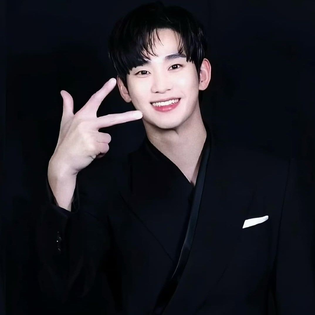 Foto kegiatan terbaru dari Kim Soohyun