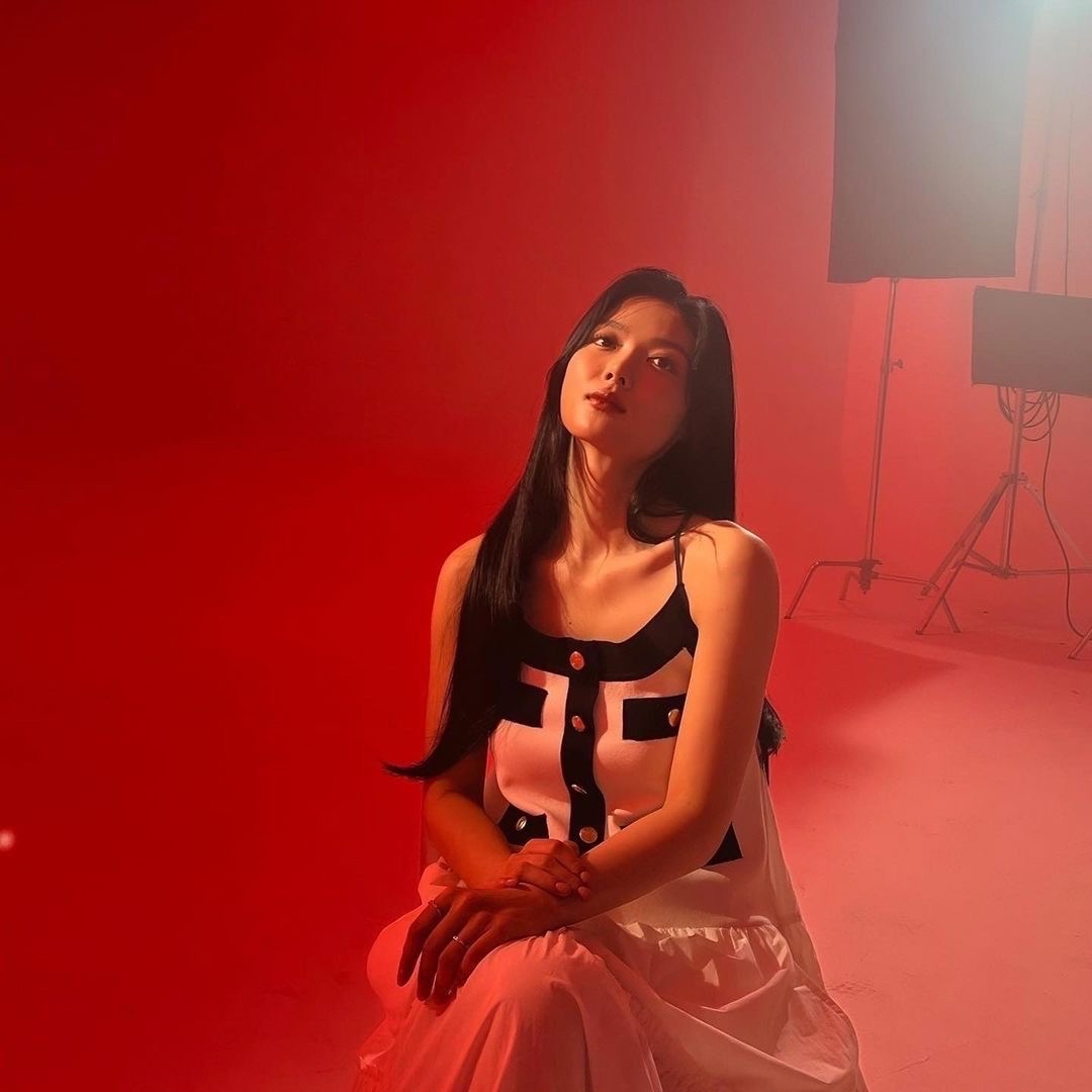 Behind-the-scenes cut of Kim Youjung