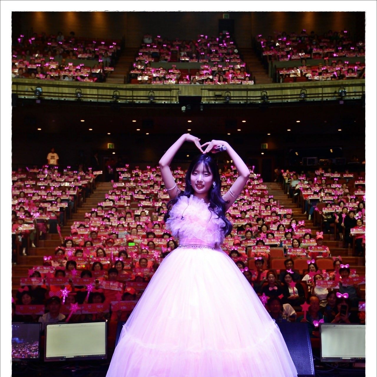 Behind-the-scenes cut of Bin Yeseo
