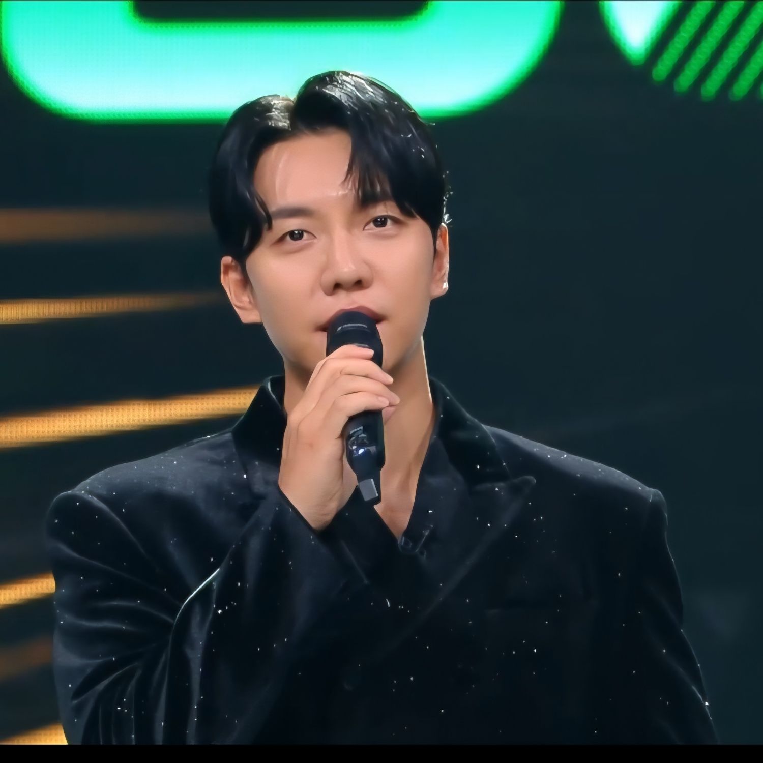 Cuplikan di balik layar dari Lee Seunggi