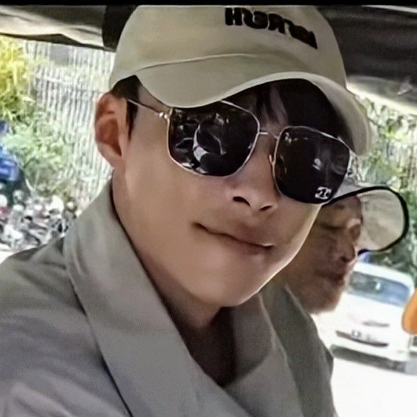 A moment captured by a fan of Woo Dohwan