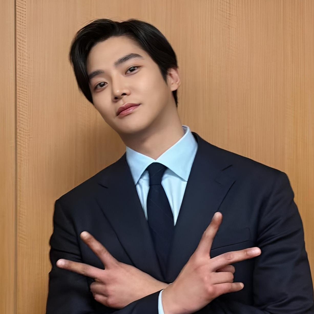 Behind-the-scenes cut of Rowoon