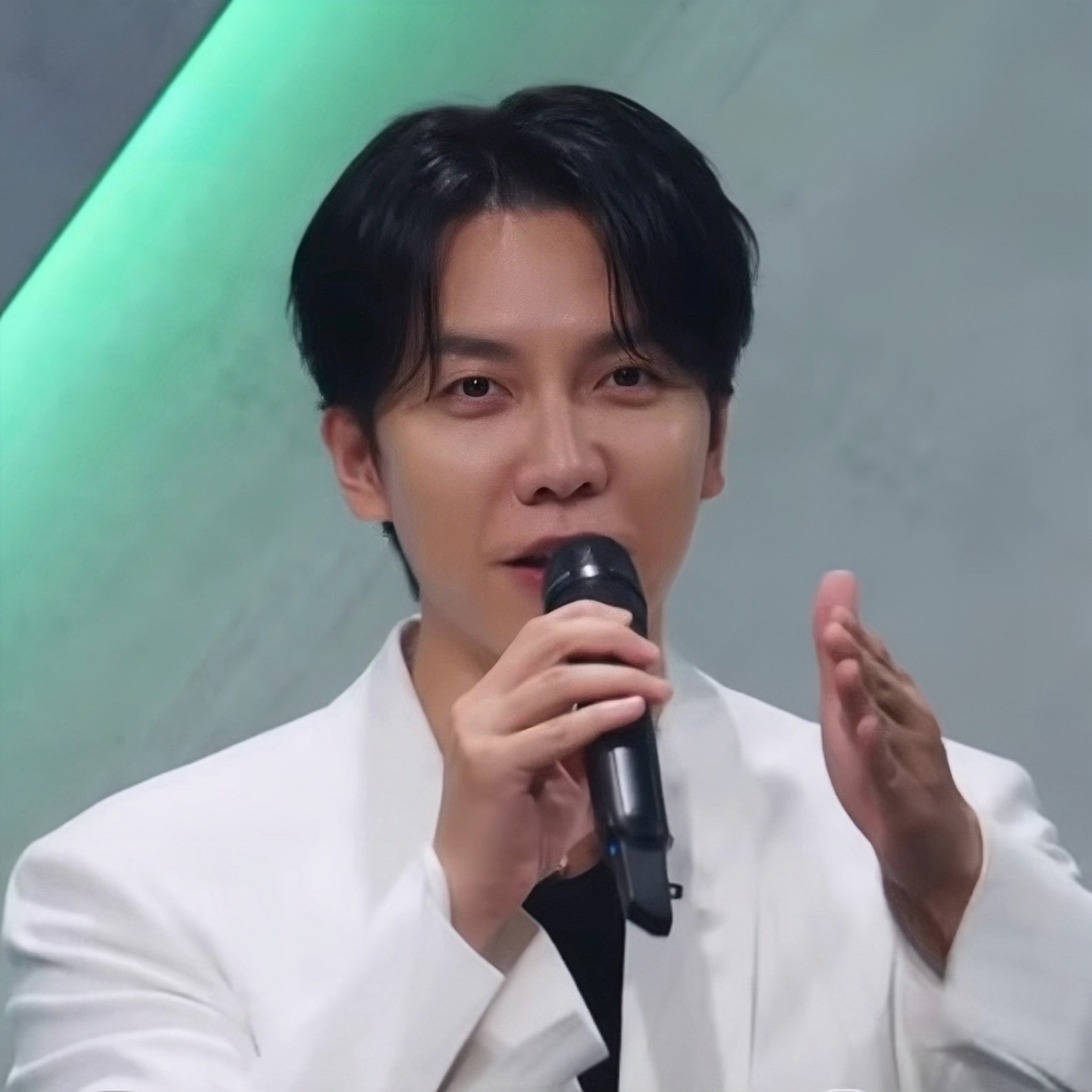 イ・スンギの最近の活動ショット