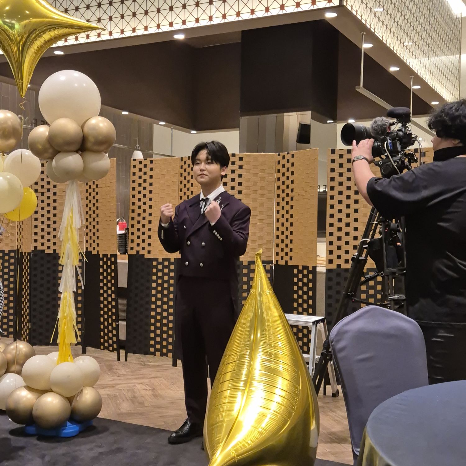 Behind-the-scenes cut of Park Sungon