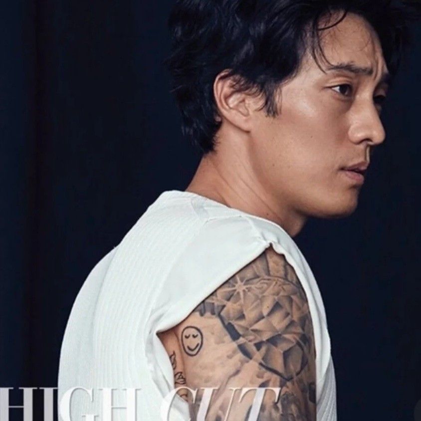 Behind-the-scenes cut of So Jisub