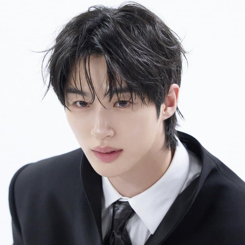 Behind-the-scenes cut of Byeon Wooseok