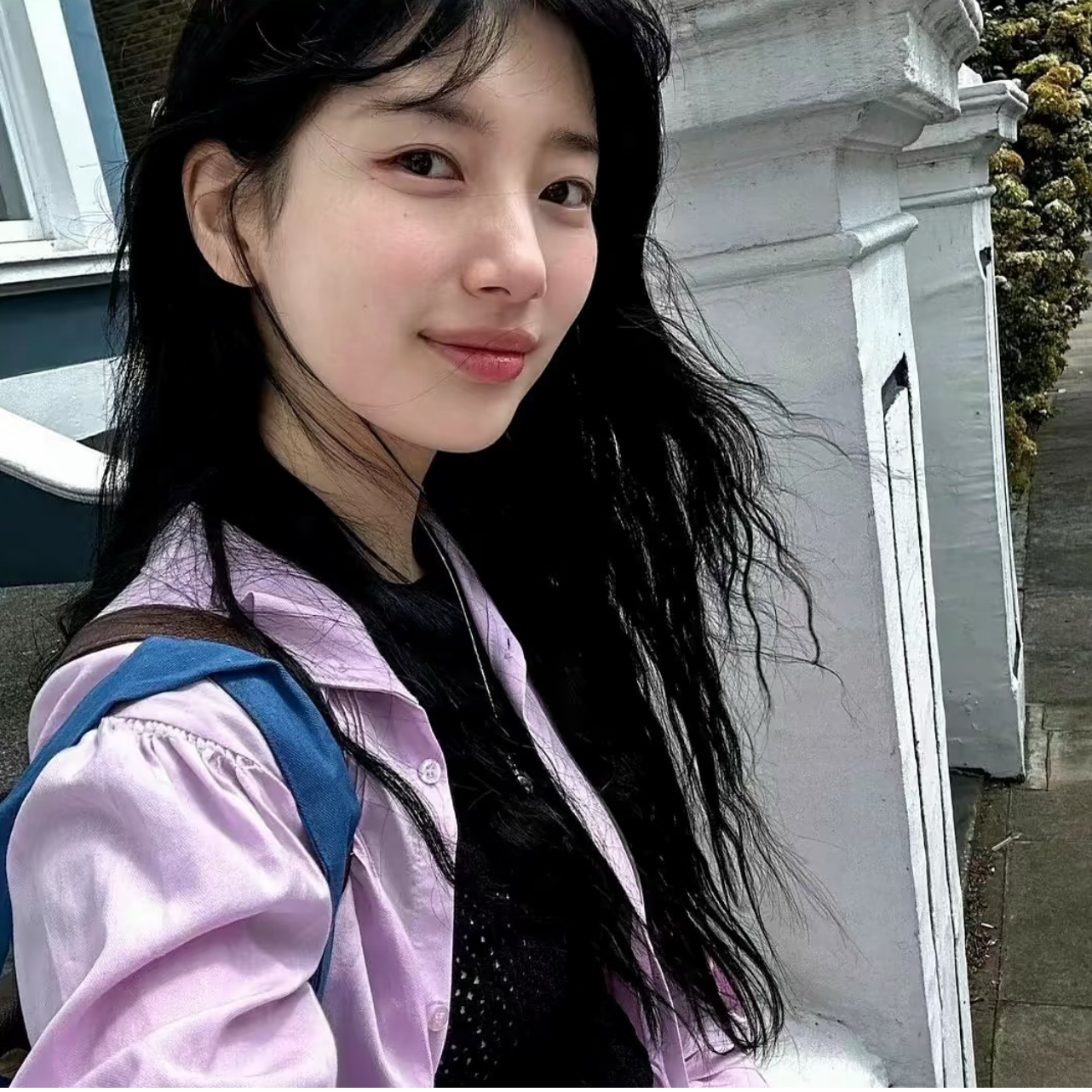 A moment captured by a fan of Bae Suzy