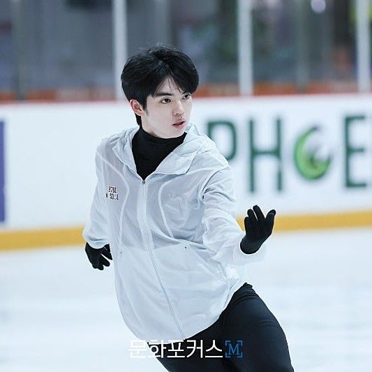 Behind-the-scenes cut of Cha Junhwan