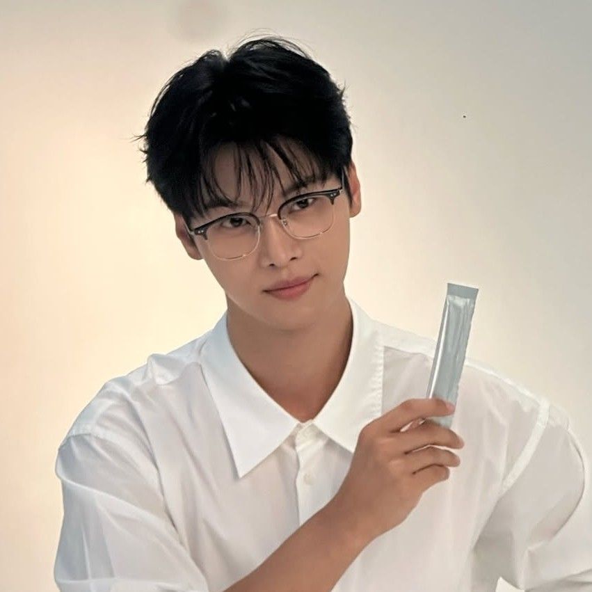 Recent activity shot of Cha Hakyeon (N)