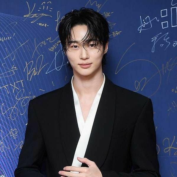 Latest photo of Byeon Wooseok
