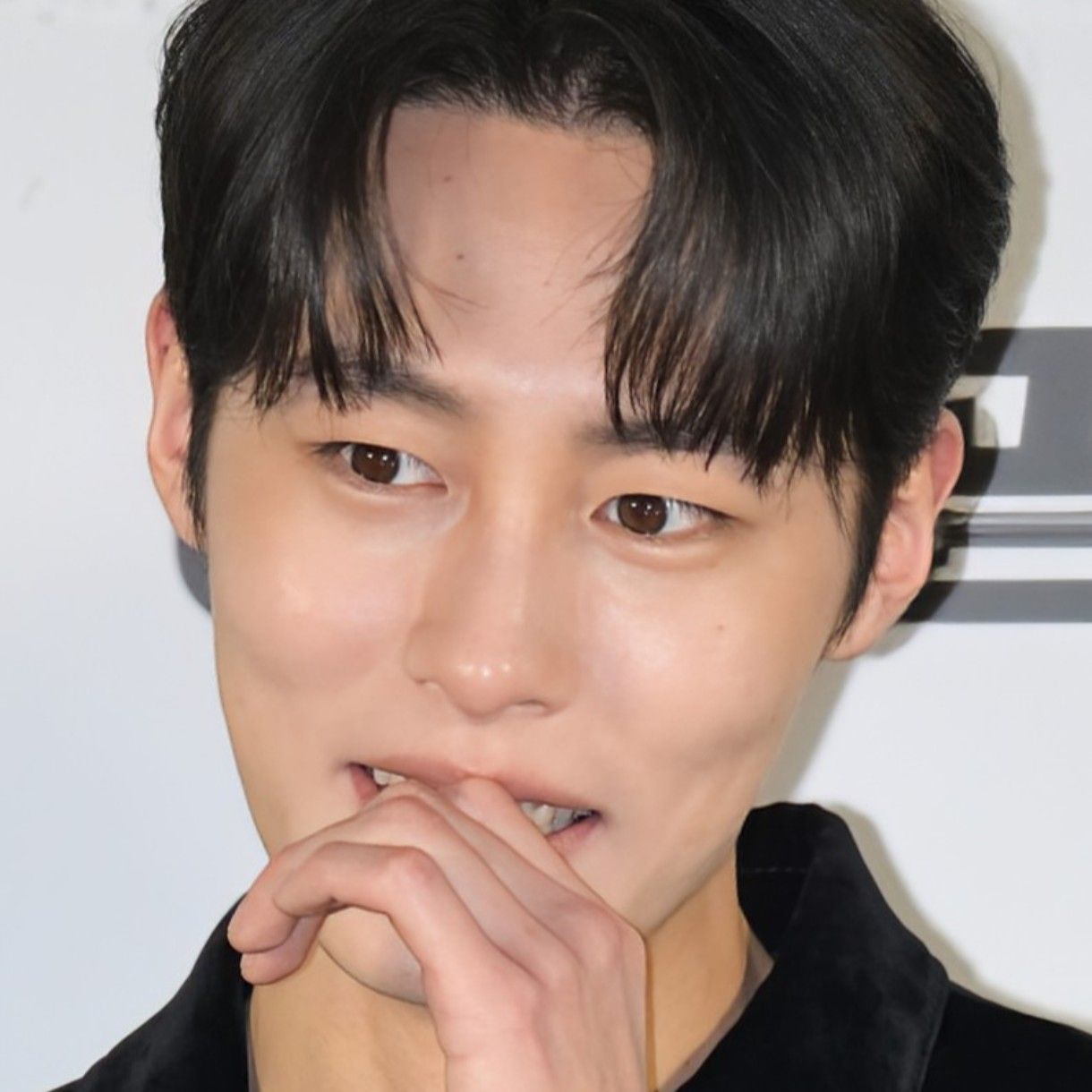 A moment captured by a fan of Lee Jaewook