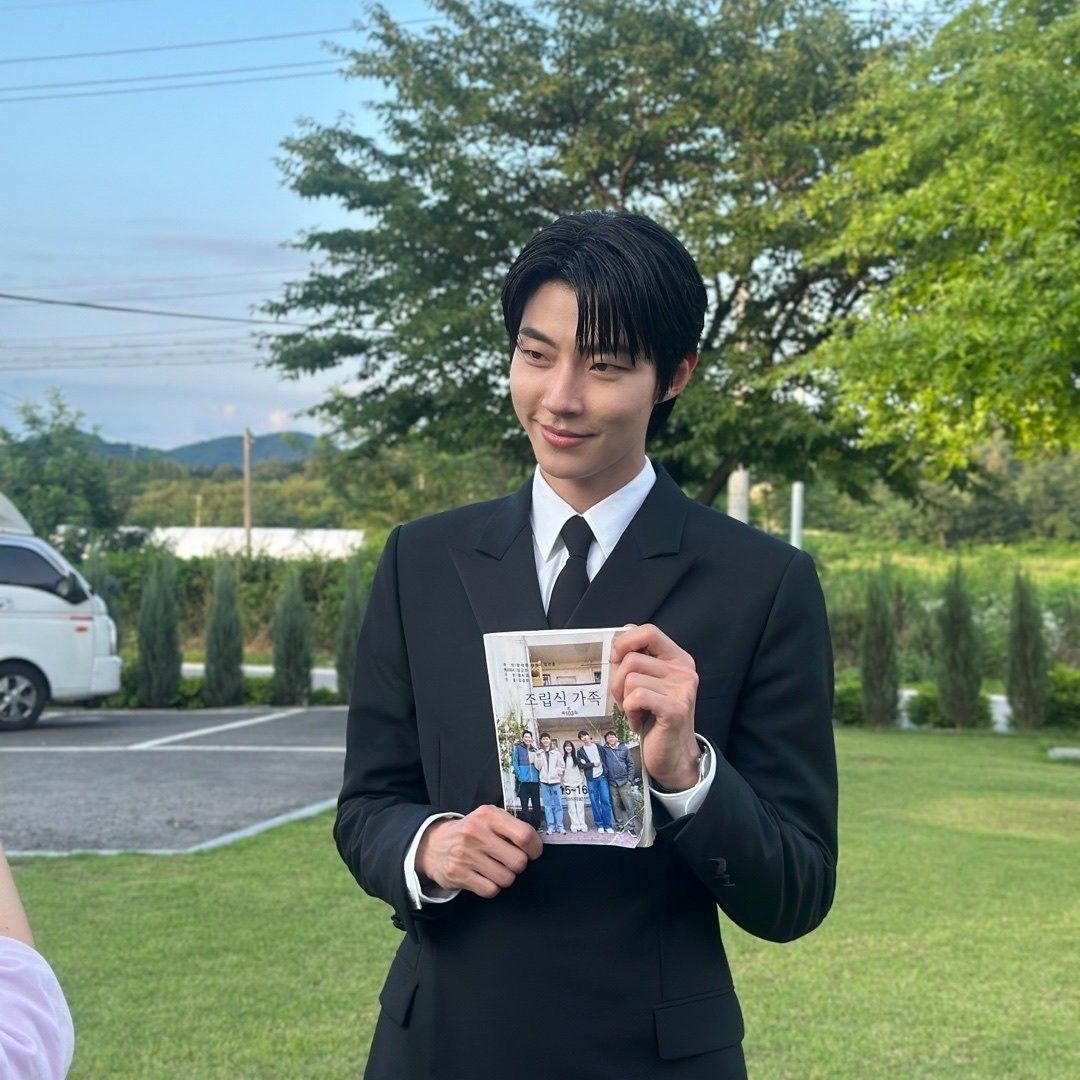 Behind-the-scenes cut of Hwang Inyoup