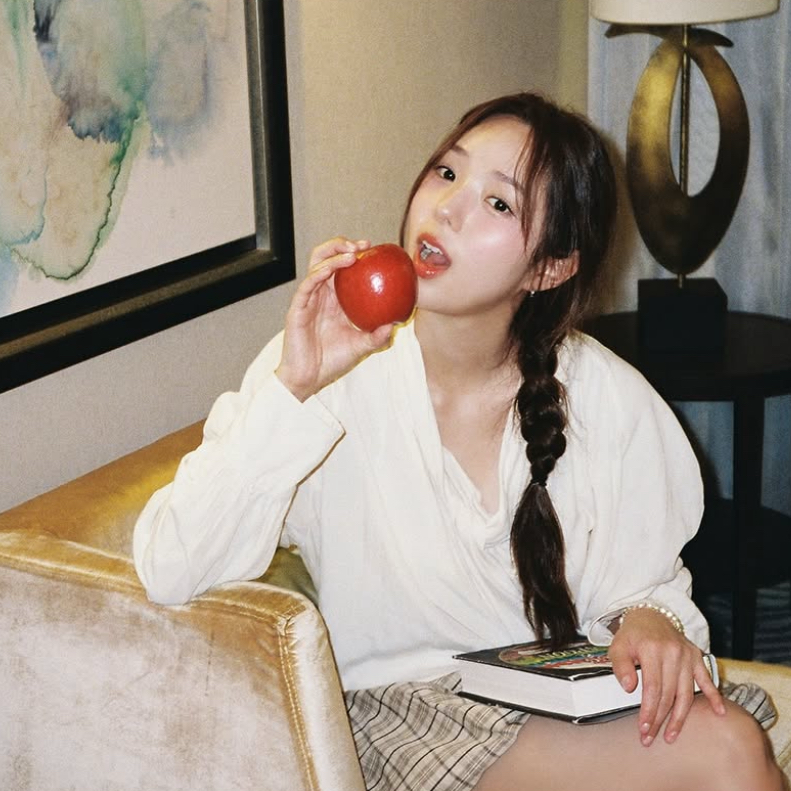 Behind-the-scenes cut of Chae Subin