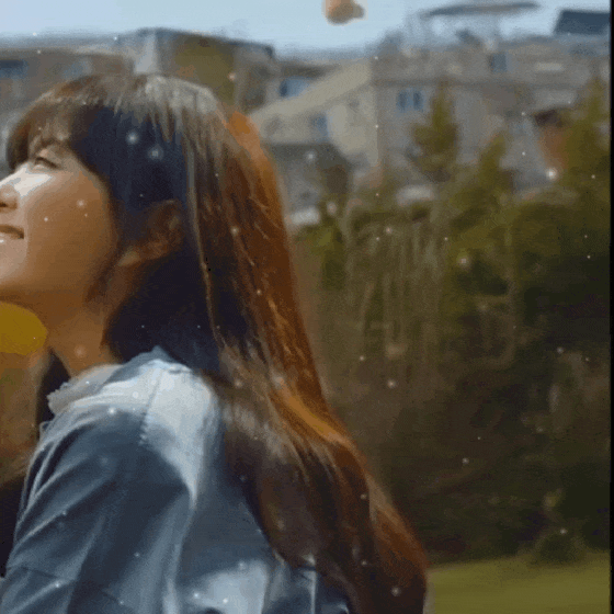 A moment captured by a fan of Park Boyoung