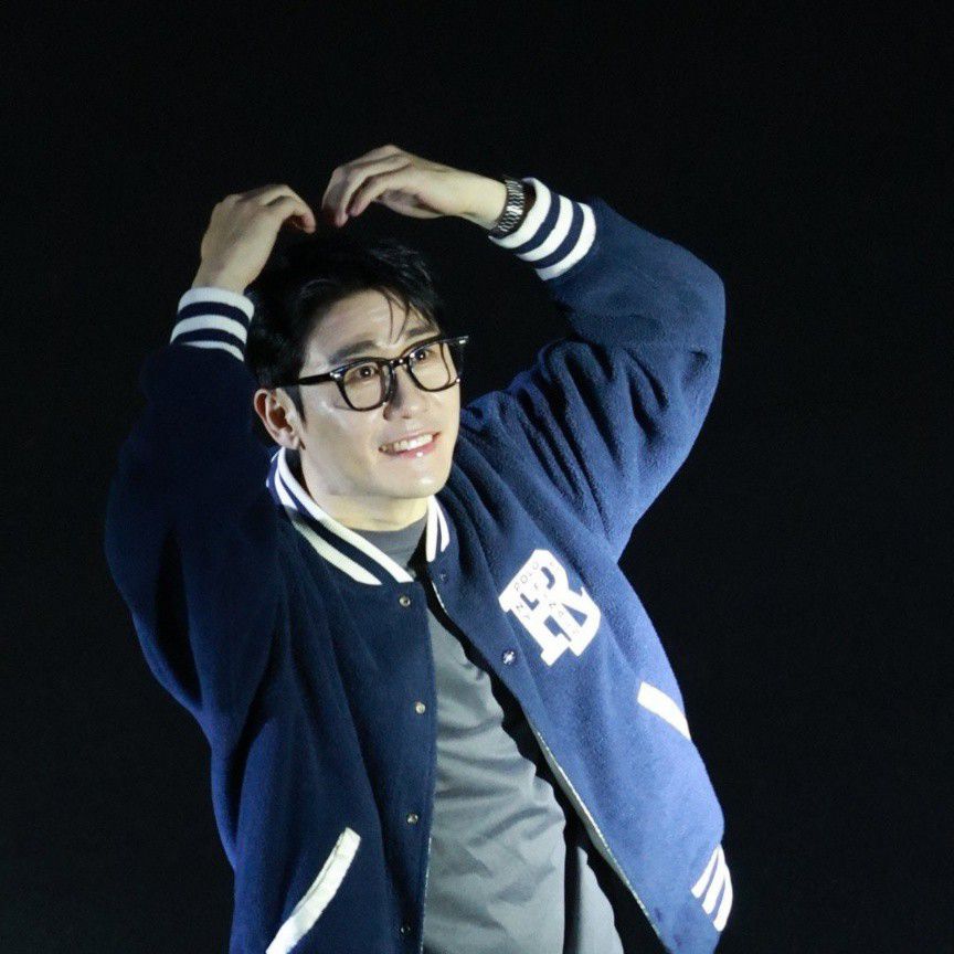 Behind-the-scenes cut of Young Tak