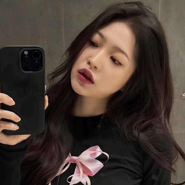 Recent activity shot of Yeri (1999)