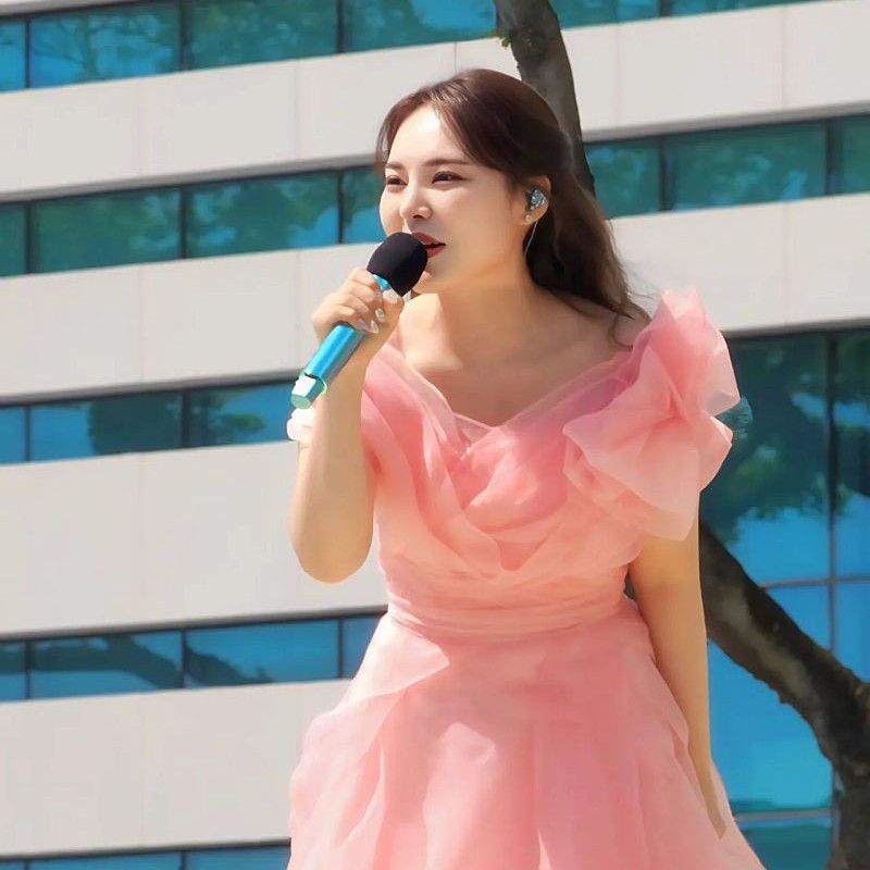 Behind-the-scenes cut of Miss Kim