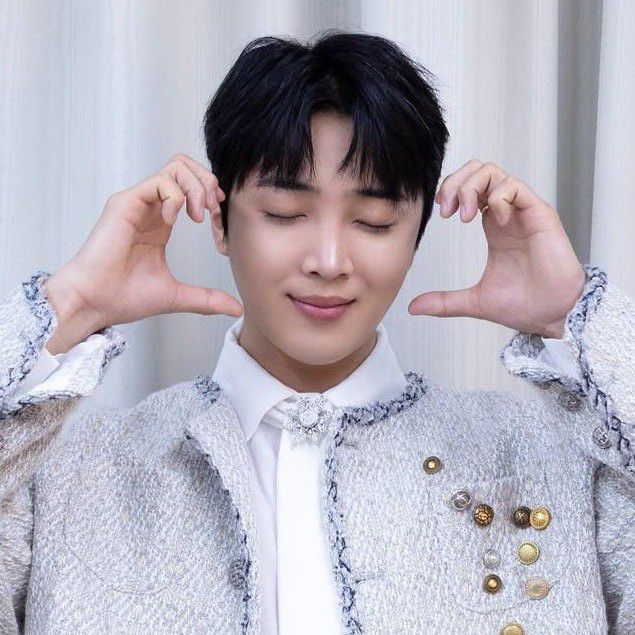 A moment captured by a fan of Hwang Yunsung