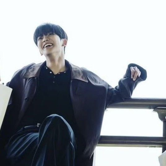 Behind-the-scenes cut of Rowoon