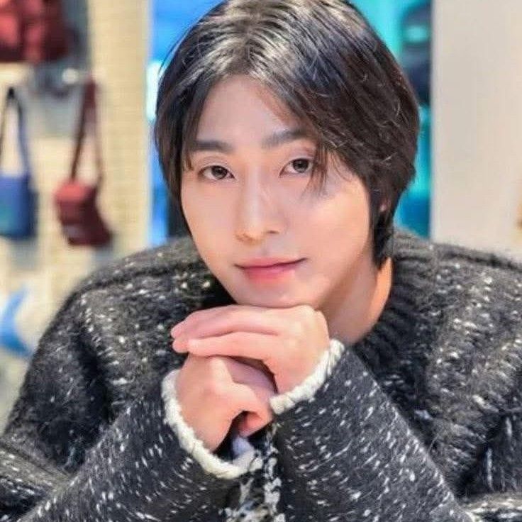 粉丝拍下的安孝燮瞬间