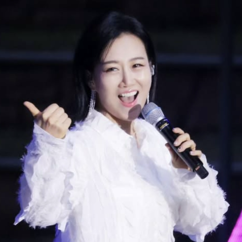 A moment captured by a fan of Jang Yoonjeong