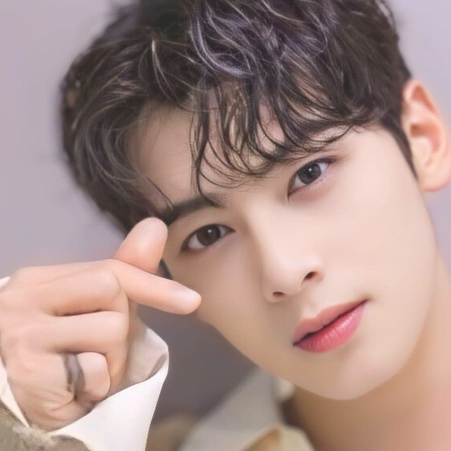 Latest photo of Cha Eunwoo