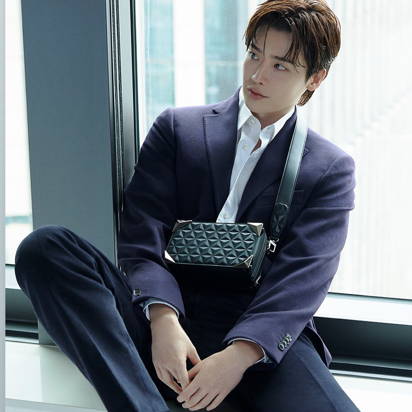 Latest photo of Lee Jongsuk