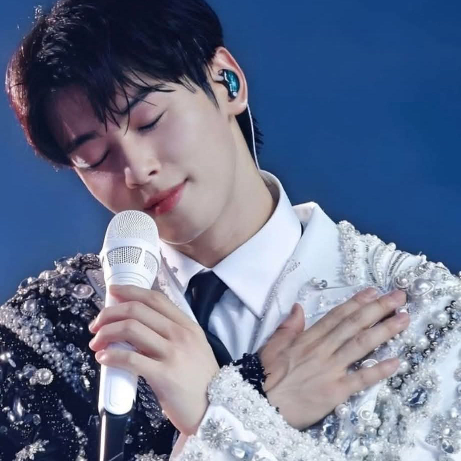 粉丝拍下的车银优瞬间