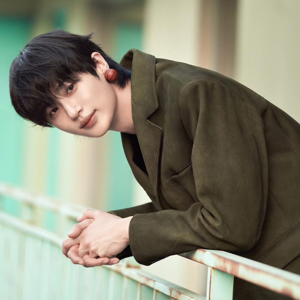 Behind-the-scenes cut of Byeon Wooseok