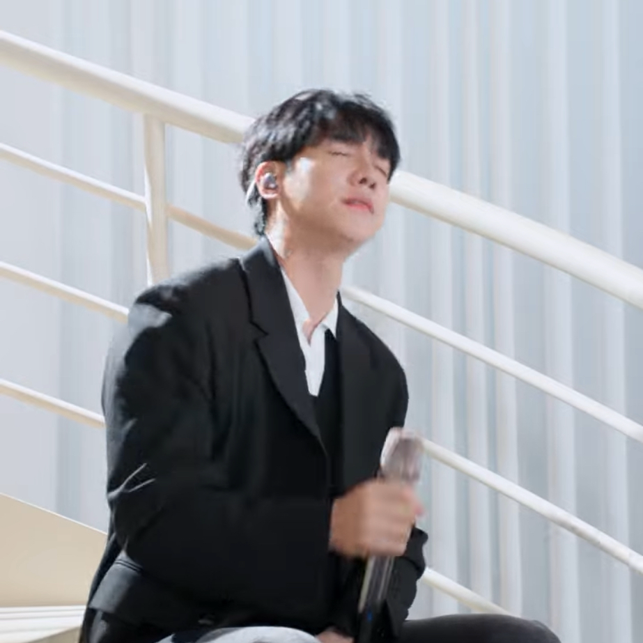 Latest photo of Lee Seunggi
