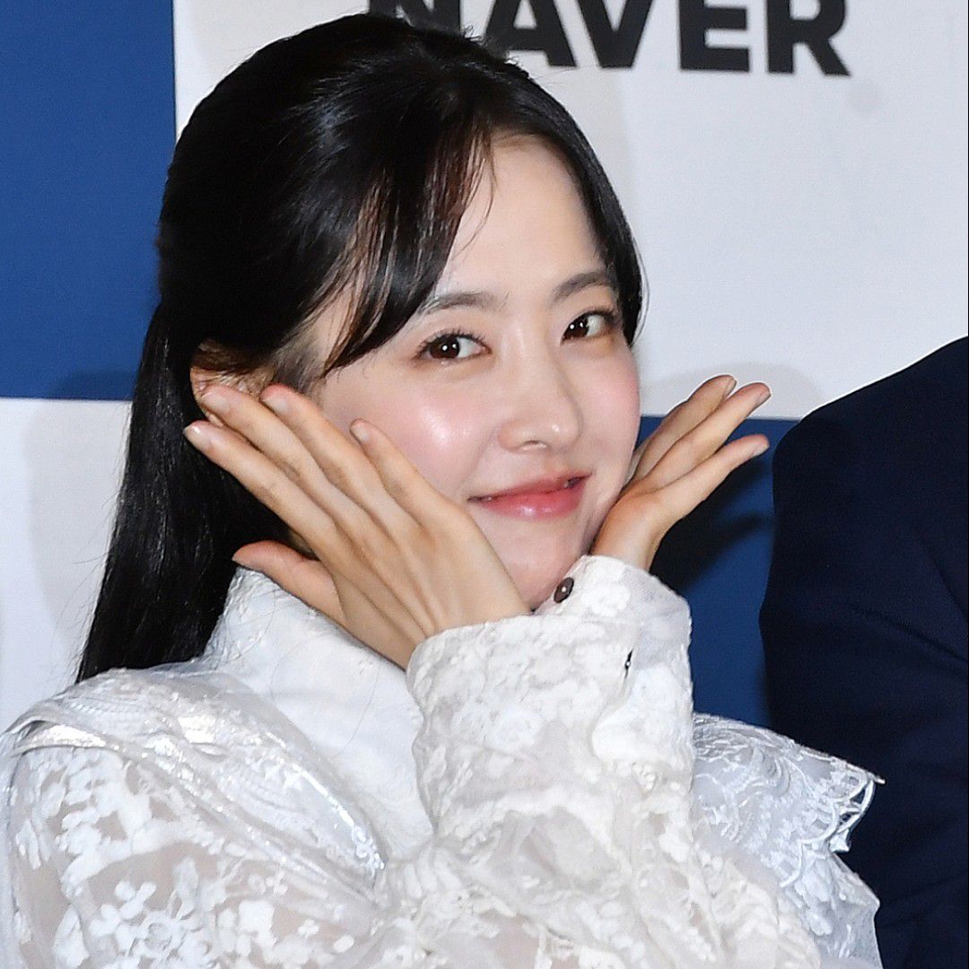 Behind-the-scenes cut of Park Boyoung