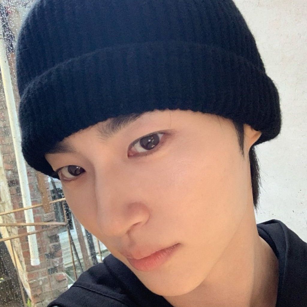 粉丝拍下的边佑锡瞬间