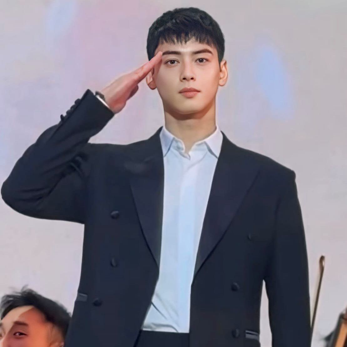 Recent activity shot of Cha Eunwoo