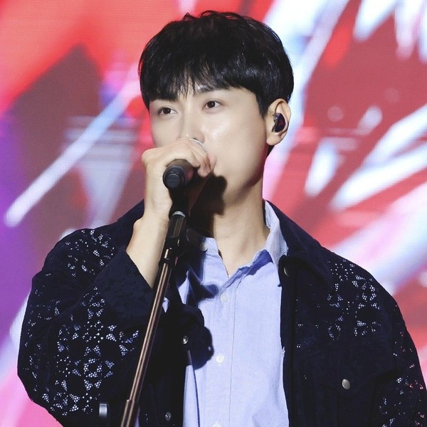 Popular profile image of Min Kyunghoon selected by vote