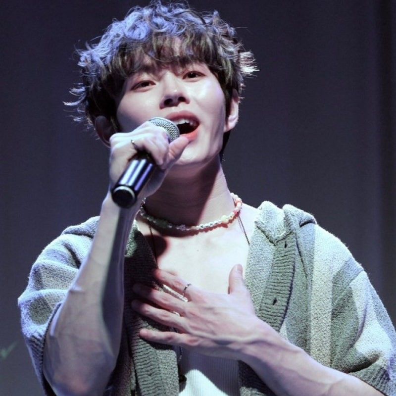 A moment captured by a fan of Lee Byeongchan
