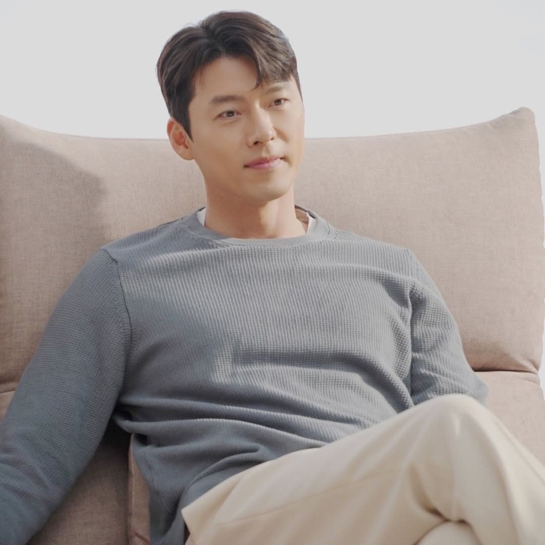 Momen yang diabadikan oleh penggemar Hyun Bin