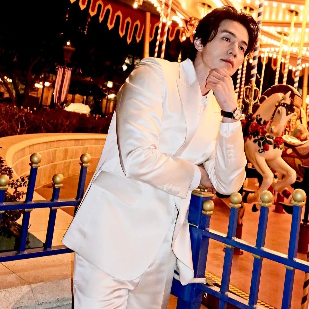 Recent activity shot of Lee Dongwook