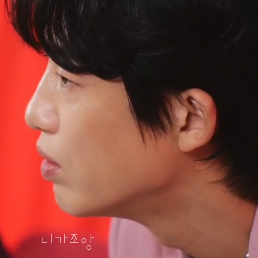 A moment captured by a fan of Shin Seungtae
