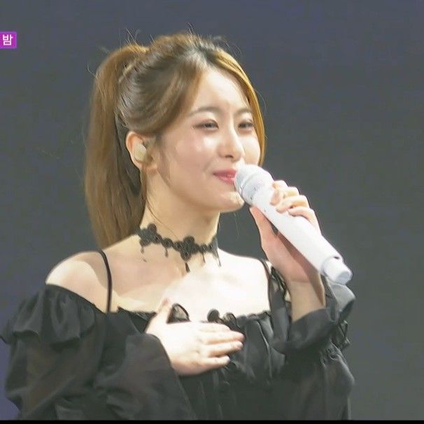A moment captured by a fan of Oh Yujin