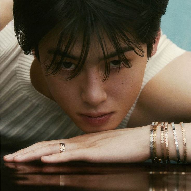 Behind-the-scenes cut of Cha Eunwoo