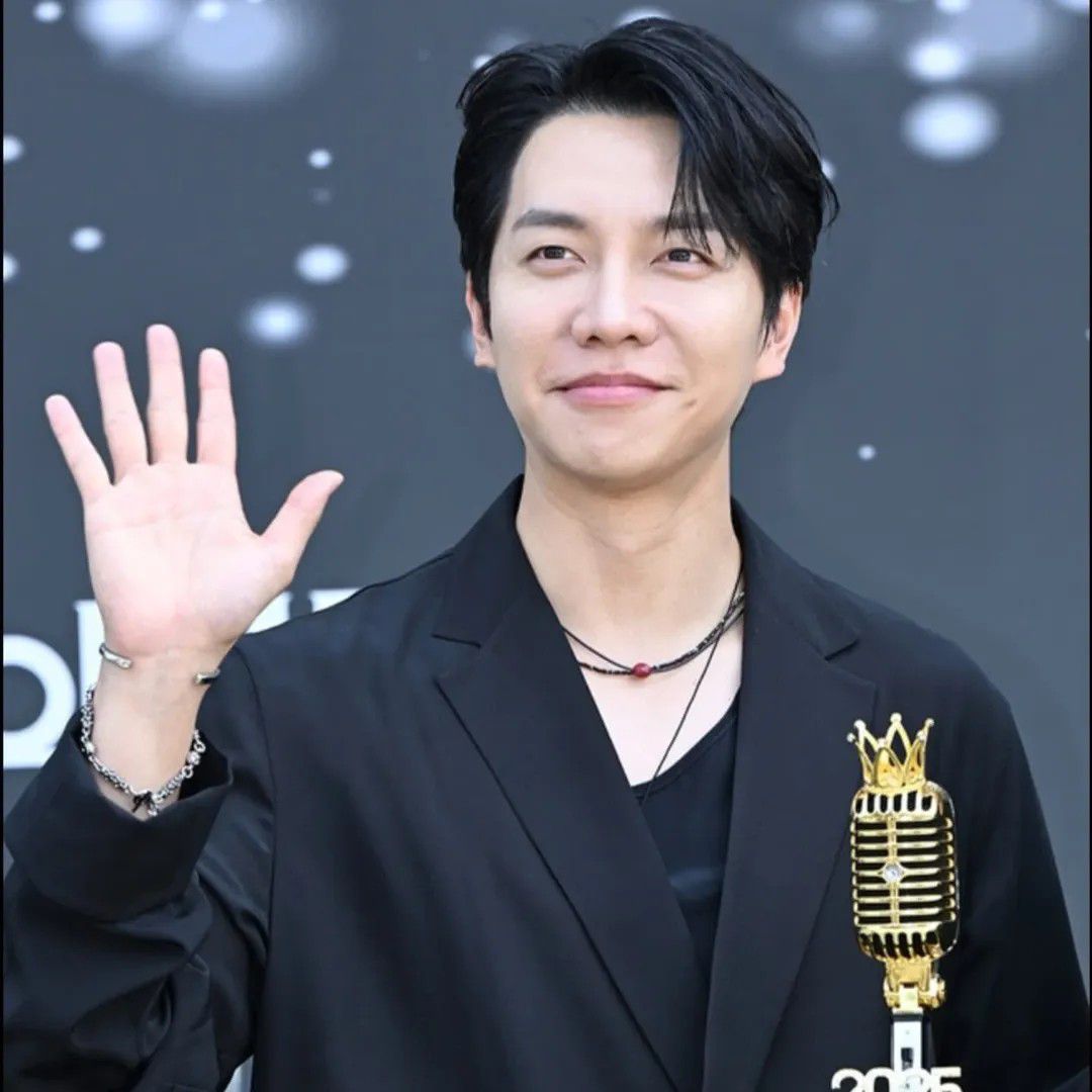 Behind-the-scenes cut of Lee Seunggi