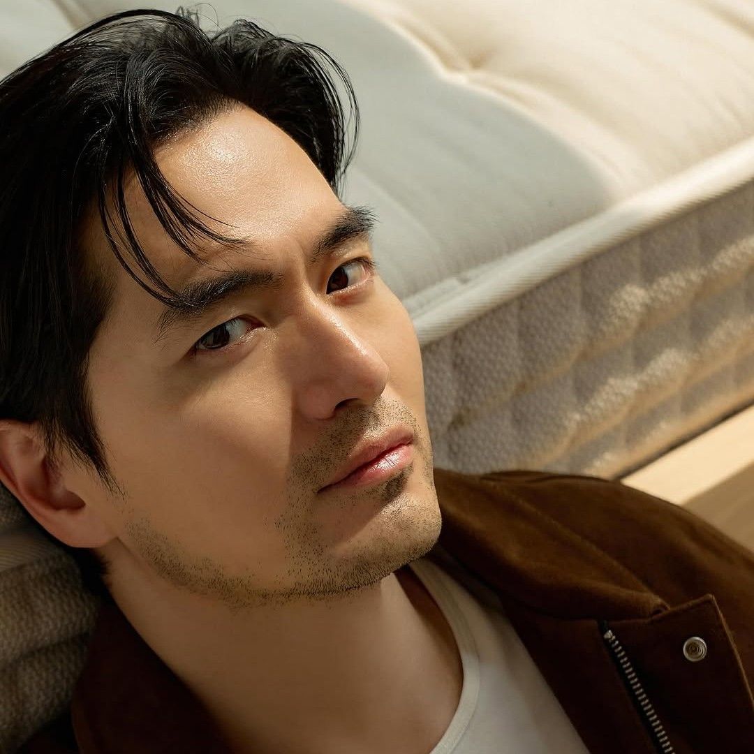 Behind-the-scenes cut of Lee Jinwook