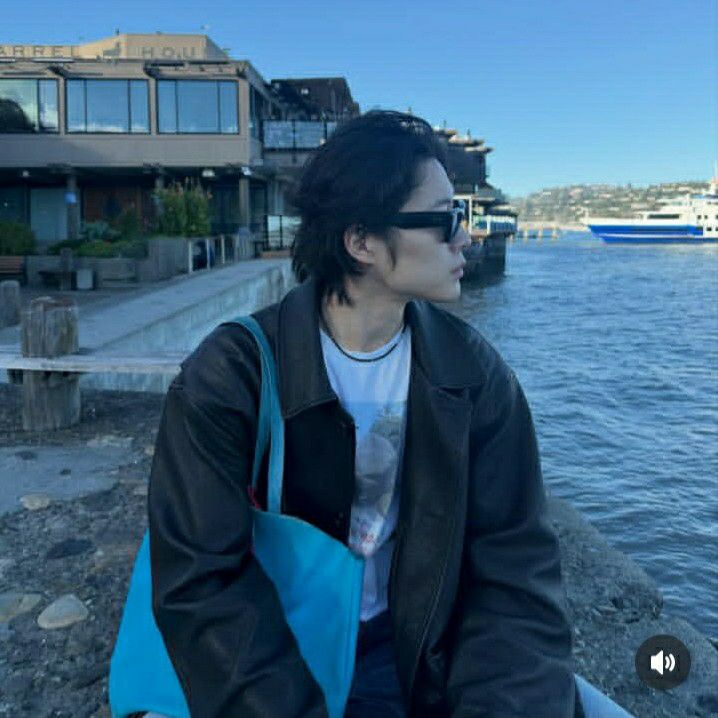 Behind-the-scenes cut of Lee Jongwon