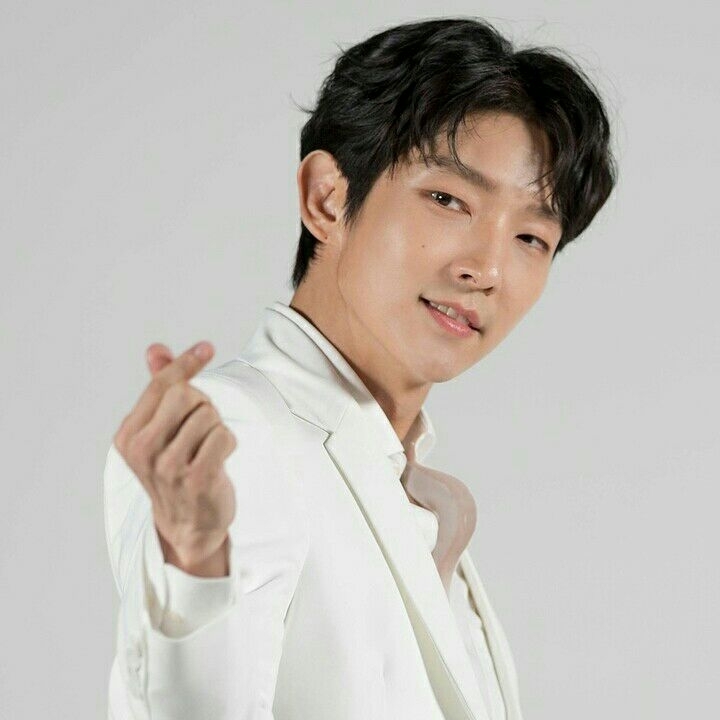 Behind-the-scenes cut of Lee Joongi