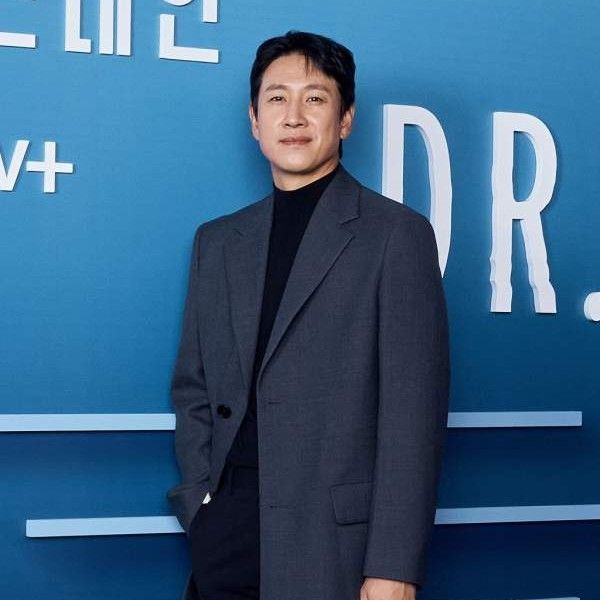 Behind-the-scenes cut of Lee Sunkyun