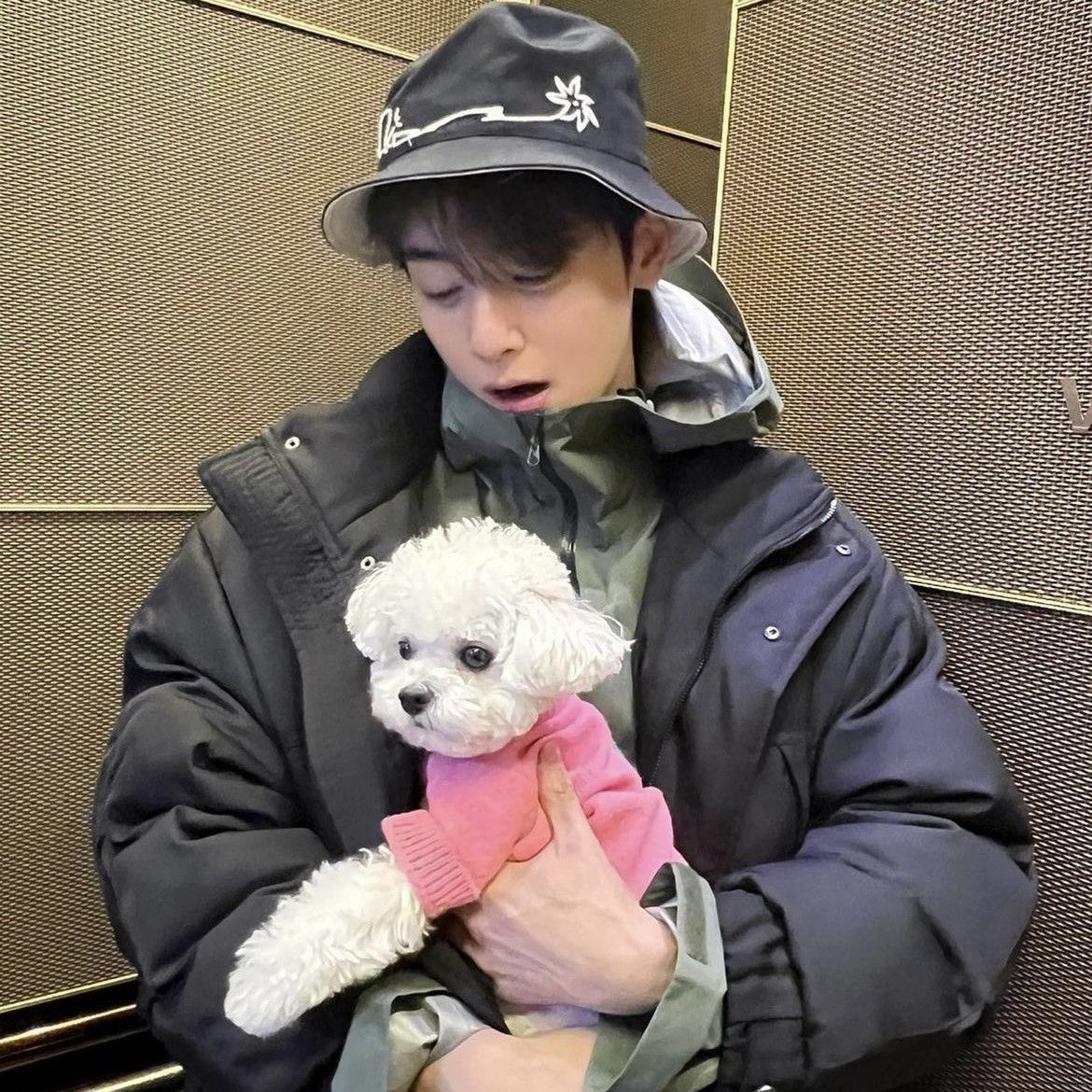 A moment captured by a fan of Cha Eunwoo