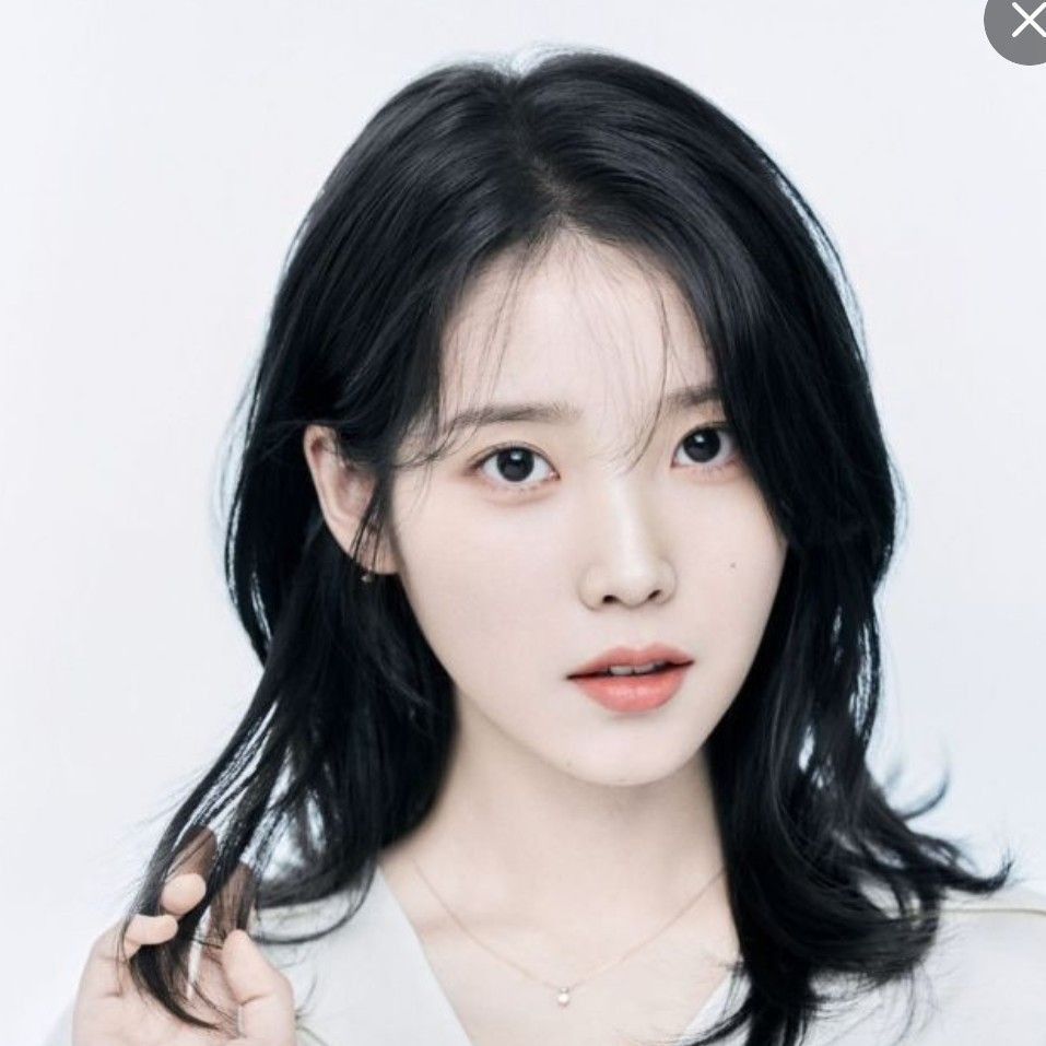 Behind-the-scenes cut of IU
