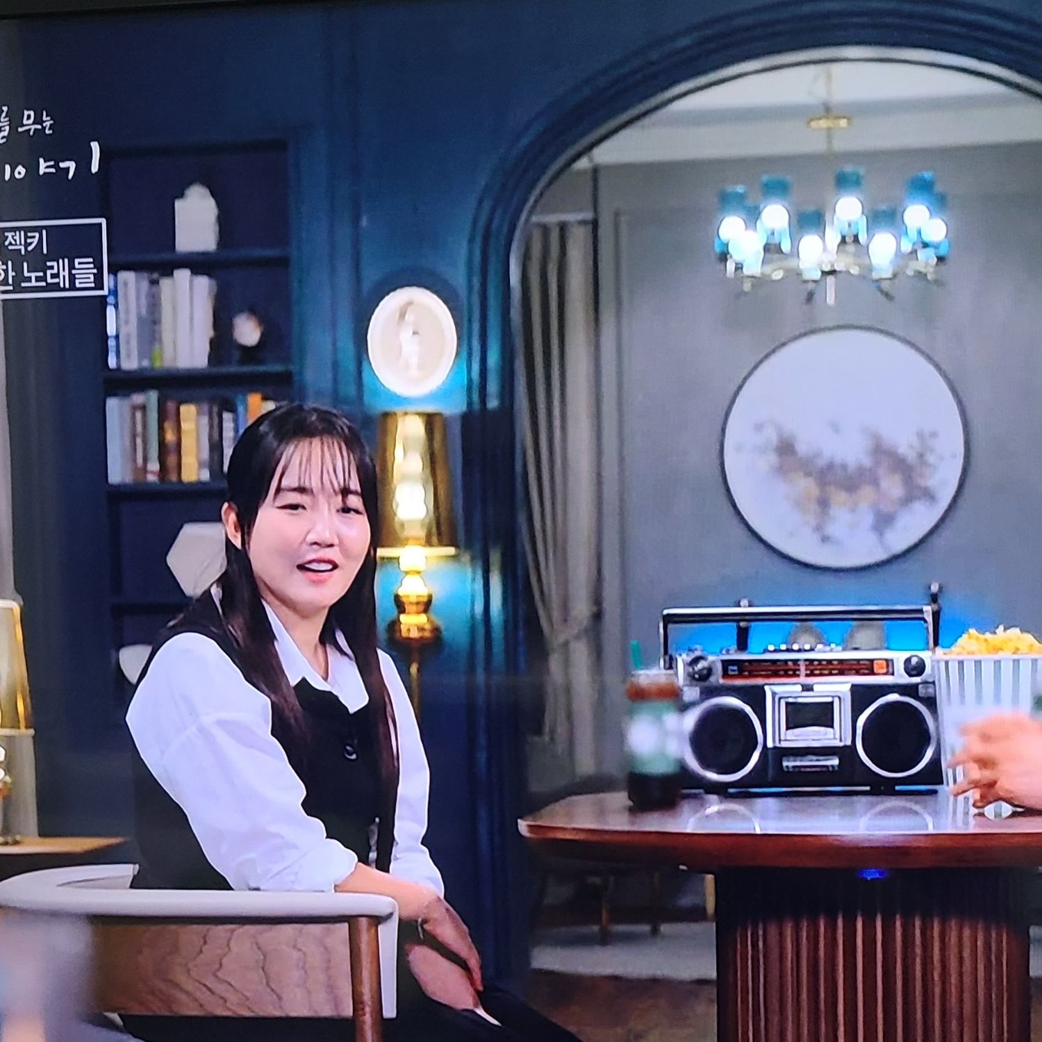 Behind-the-scenes cut of Younha